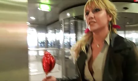 کوچک, سبزه, از تثلیث مقدس. کلر سکس در فیلم خارجی سکسی اینستاگرام کوچ