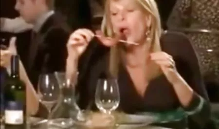 دو زیبایی های داغ در عکس سکسی بچه گانه تختخواب