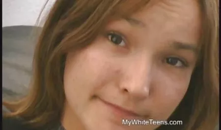 دختر نوجوان لاغر نشان می دهد, سینه ها عکس سکسی فارسی و بیدمشک او