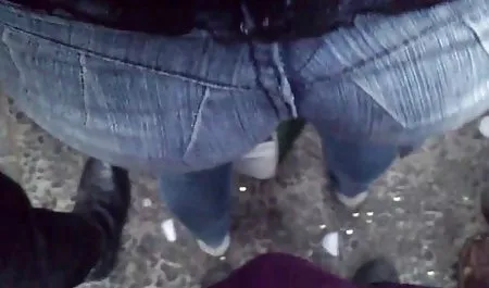 نصب عکسهای سکسی دختران کون گنده شده است در معلم روی میز