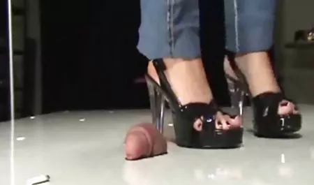 دختر با لب بزرگ و جوراب آبی. کانال سکسی تو تلگرام