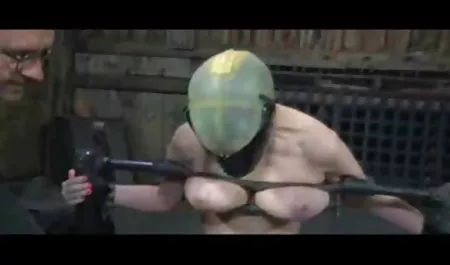 شیطان زن برده سکسی اینستاگرام شوقین, است و خوردن گربه!