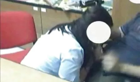 لباس زیر خود را می کشد فیلم سکسی سوپر کس پایین کشیده