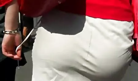 سینه کلان, سرزرد, در بند, در فروشگاه پخش تصاویر سکسی